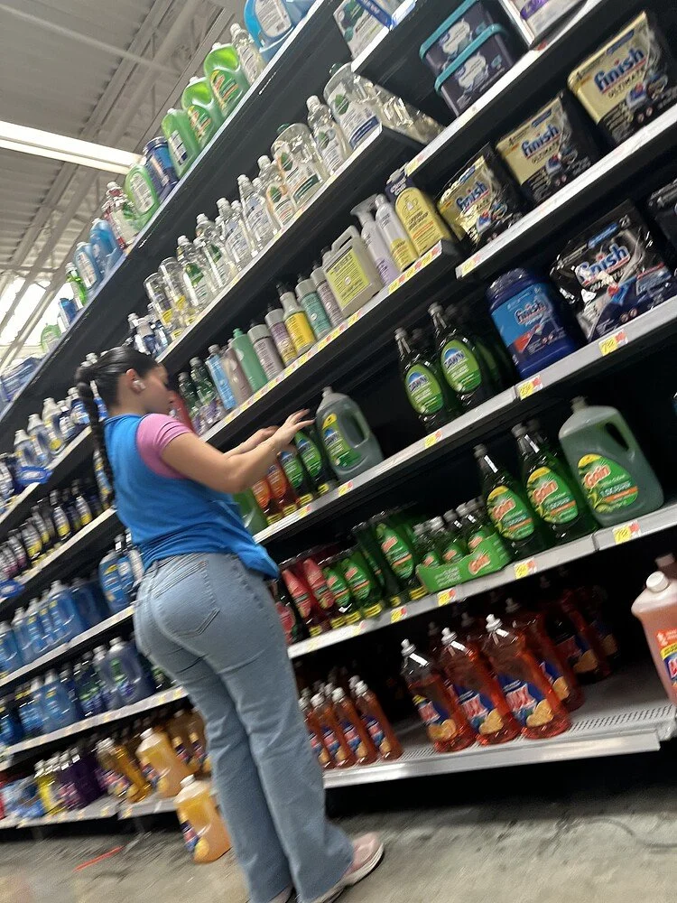 Thick Latina Walmart Worker image 7