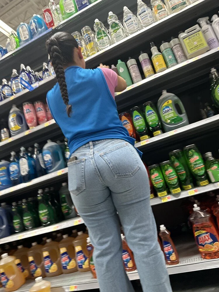 Thick Latina Walmart Worker image 9