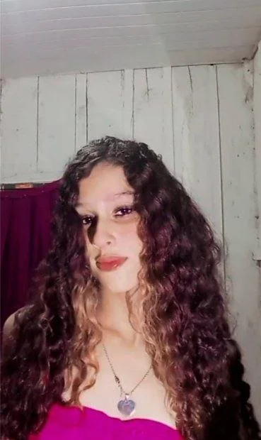 Novinha cacheada rabuda foi vazada pelo ex namorado main image