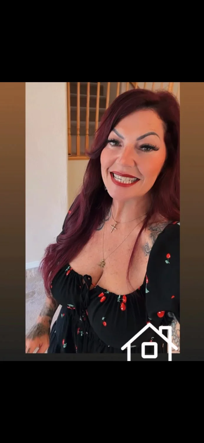 Red head milf with huge tits image 1