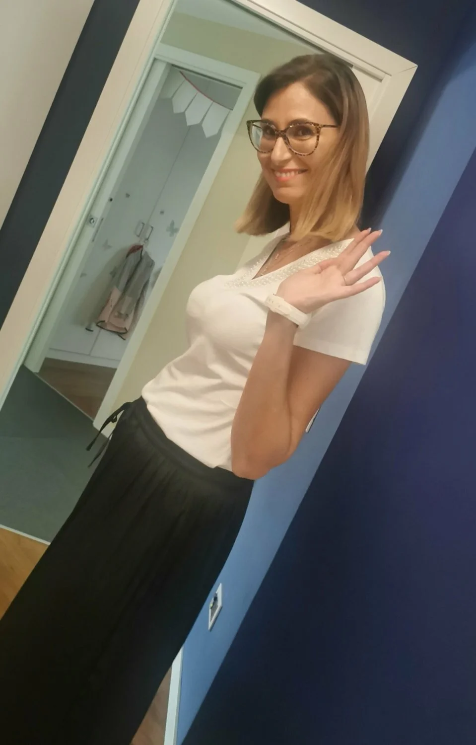 La profesora tetona de mi hija chupando verga image 8