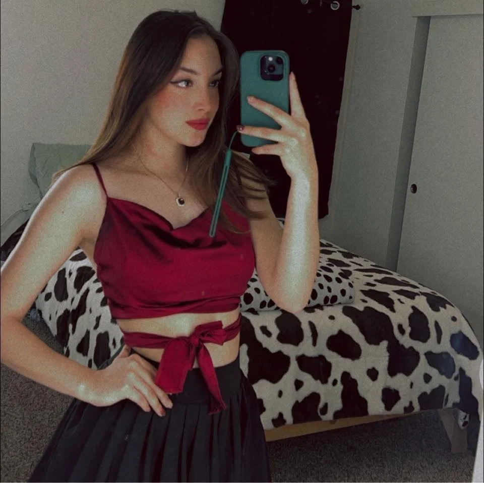 -shy Latina girlfriend leaked twerking video + pics- main image