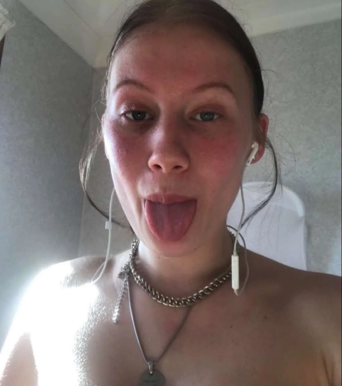 Hailee 19yo tease image 22