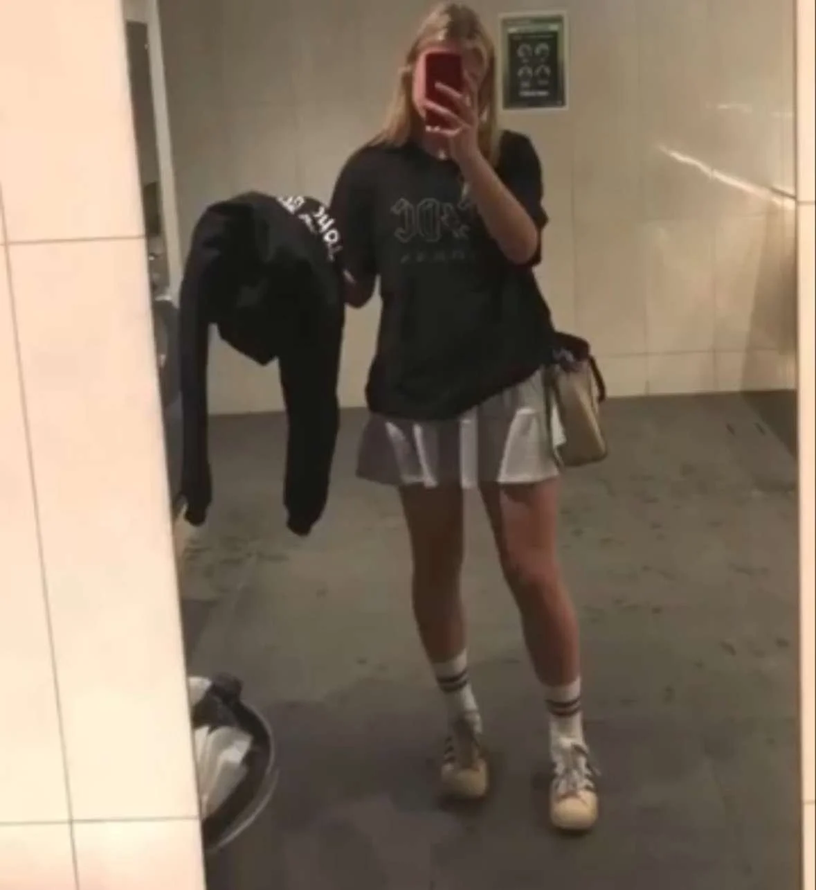 Hailee 19yo tease image 4