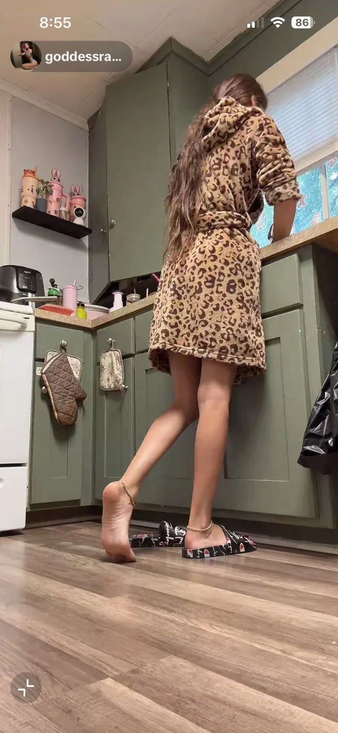 Feet image 7
