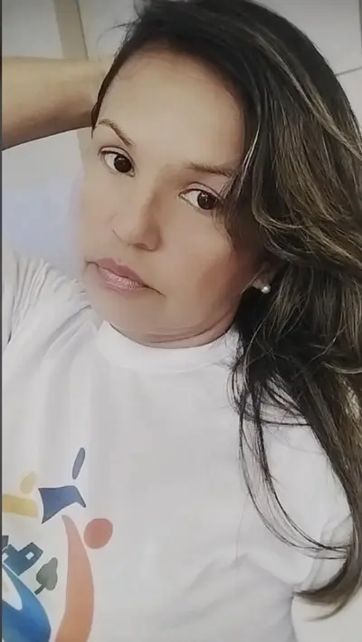 Sou louco pra comer essa coroa cover image