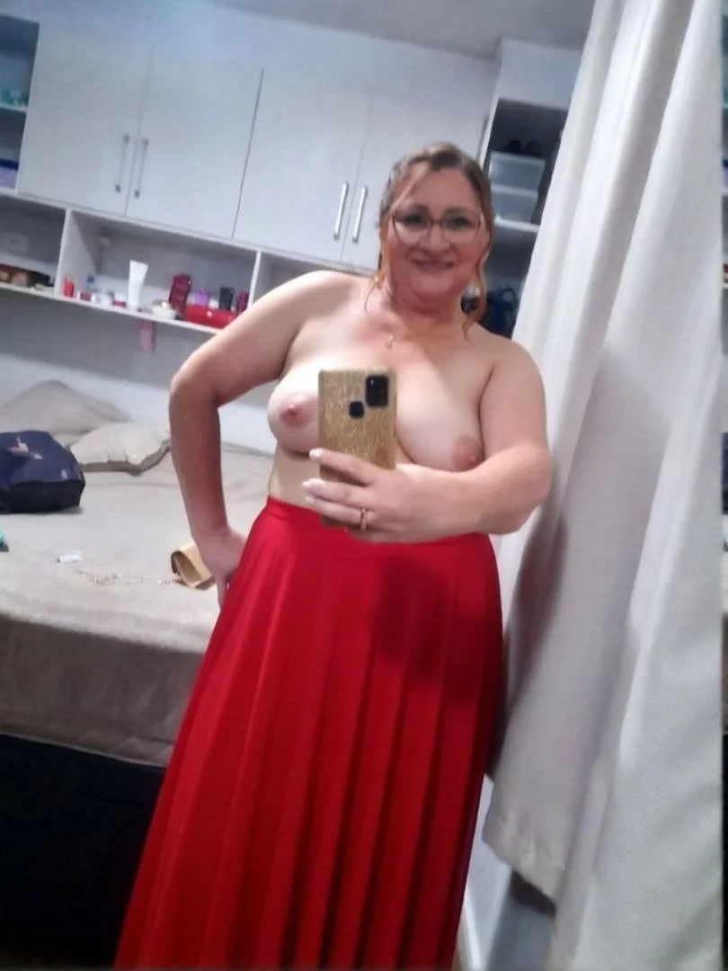 Coroa puta, esposa de um corno manso image 11