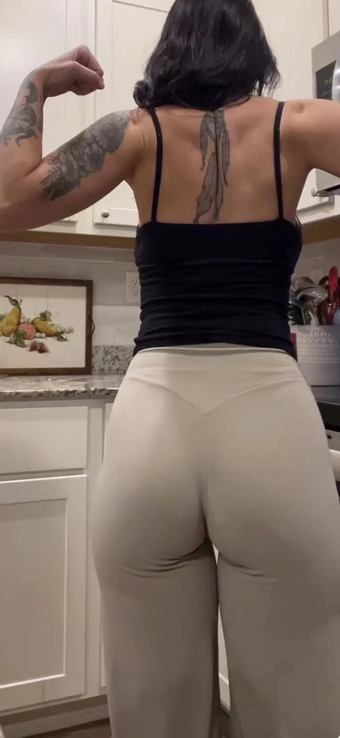 Sexy lives image 6