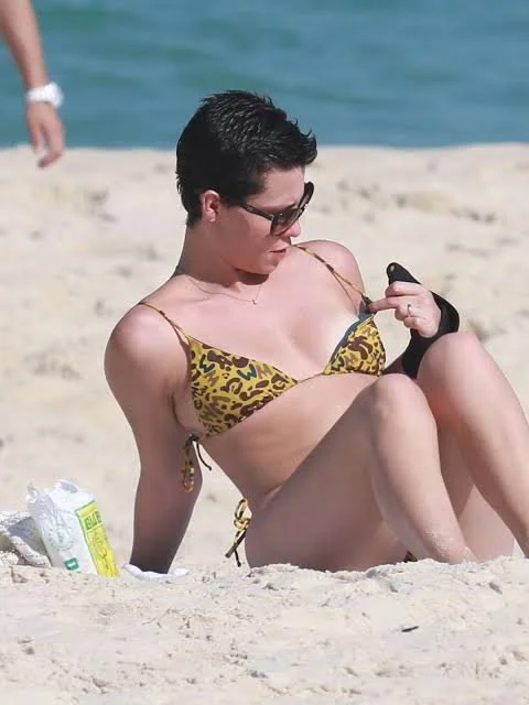 Camila Rodrigues image 15