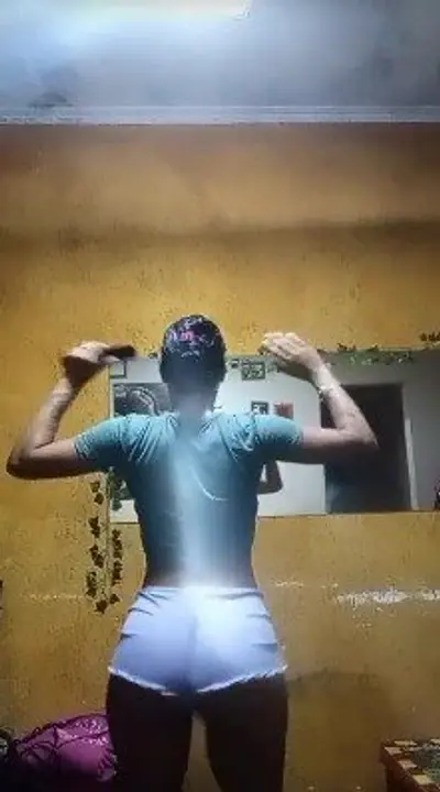 Gostosa de shortinho de pijama rebolando - Live Instagram cover image