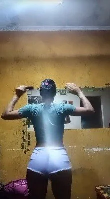 Gostosa de shortinho de pijama rebolando - Live Instagram main image