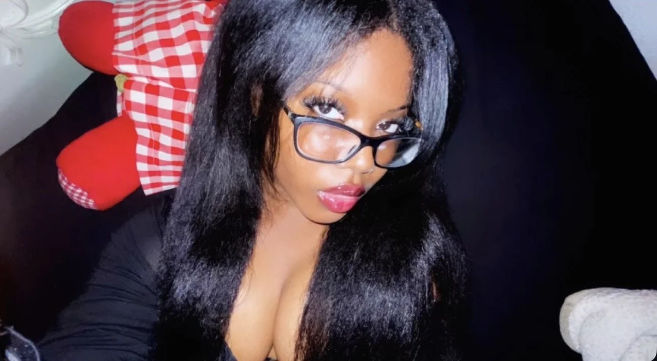 Ebony teen with big tits and dsls image 4