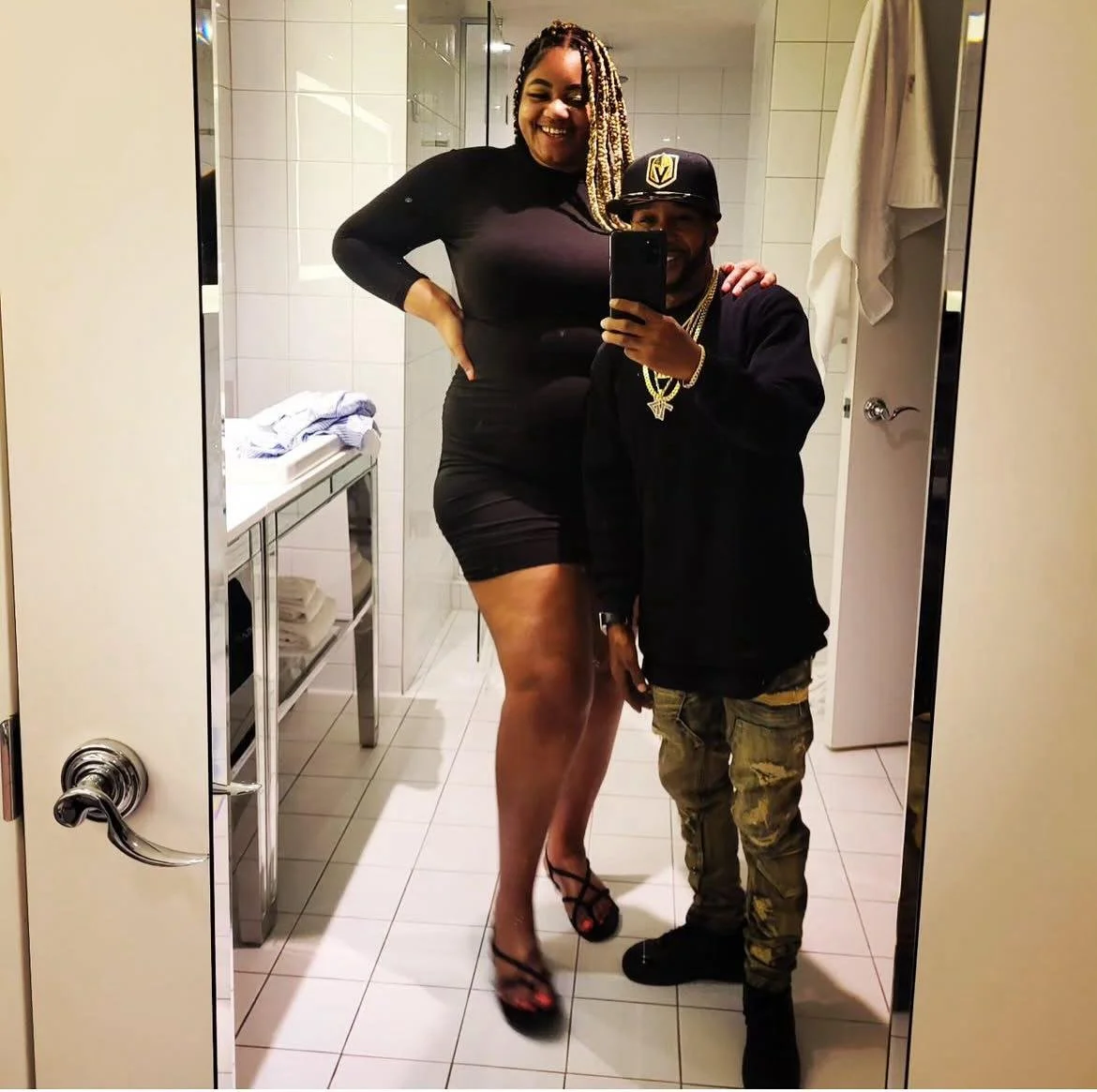 6'4 Tall Thick Gorgeous Amazon Milf.. <> Loves short king BBC.. main image