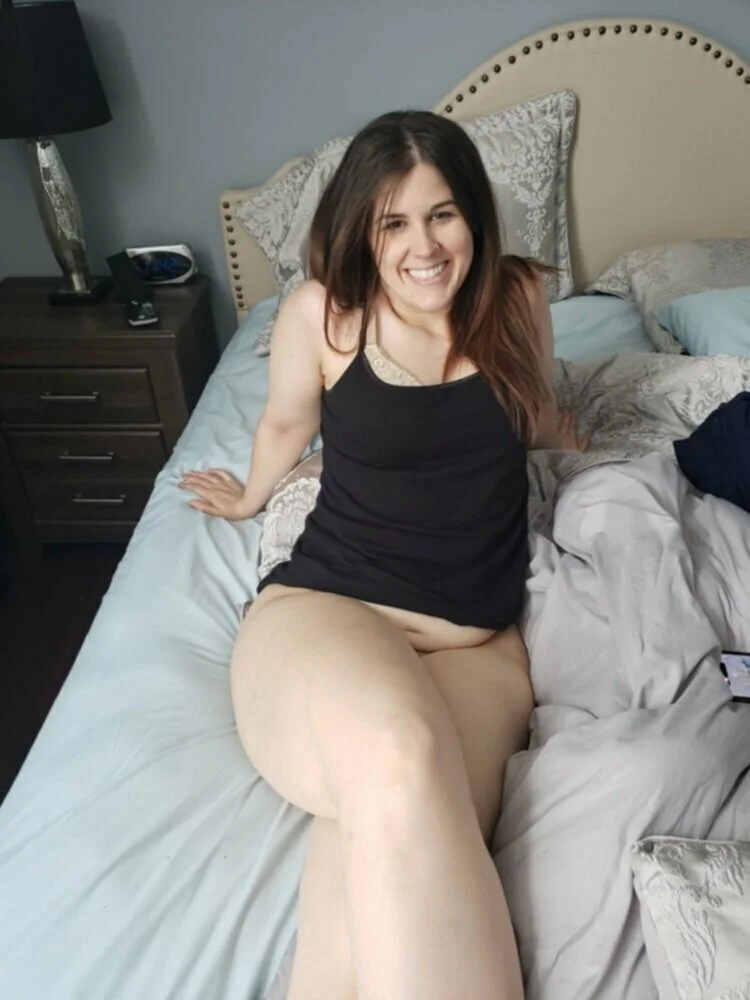 Shy conservative soccer mom with the perfect thickness. Sooooo innocent 🤤🤤🤤 image 3
