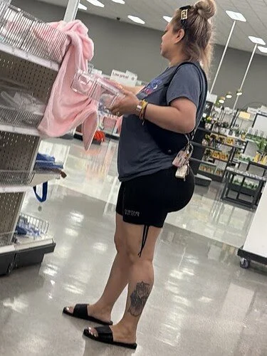 Plump heavy butt (not oc) main image