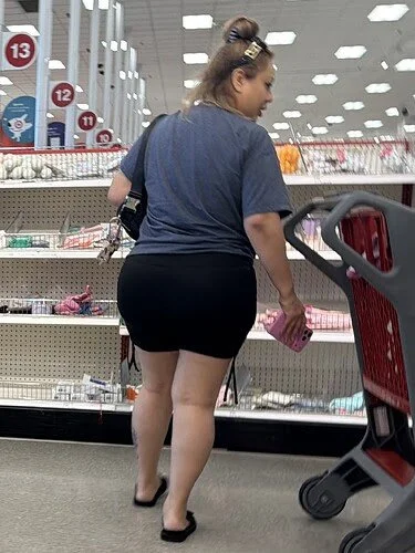 Plump heavy butt (not oc) image 4