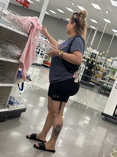 Plump heavy butt (not oc) image 6