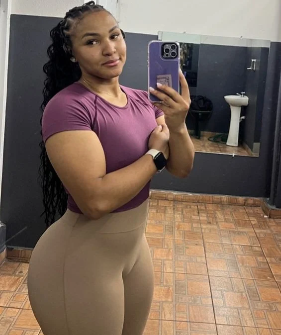 Jamaican 99 (gym thick teen) image 30