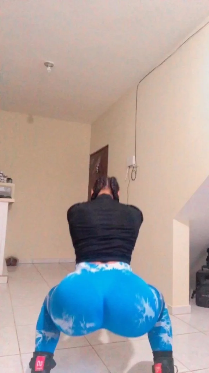 Jamaican 99 (gym thick teen) image 5