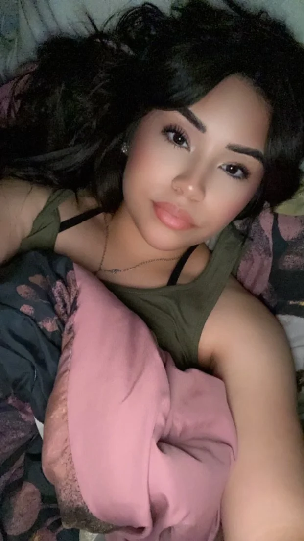 Anyone have her nudes? image 2
