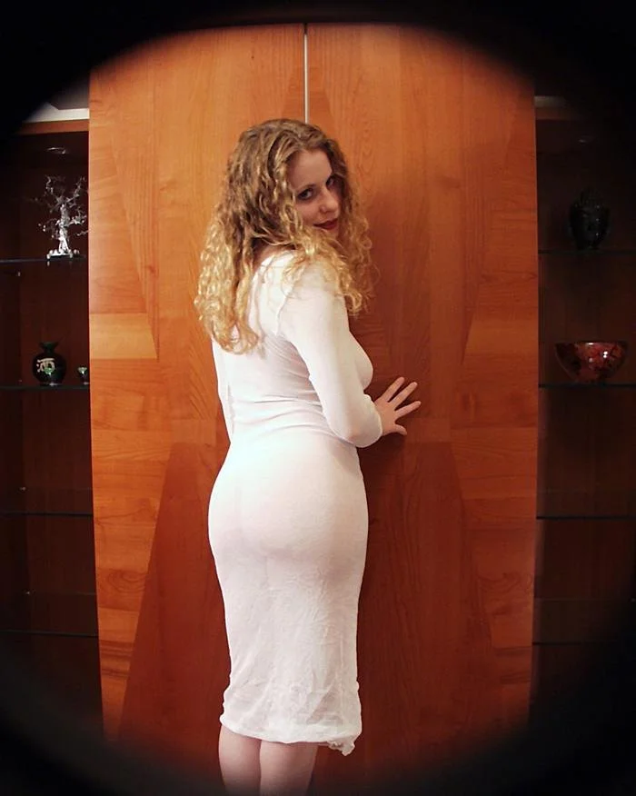 Kira LittleRedHead Peep Hole image 2