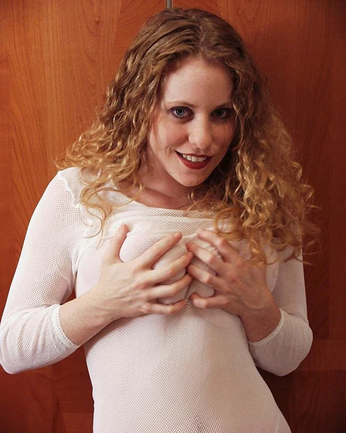 Kira LittleRedHead Peep Hole image 6