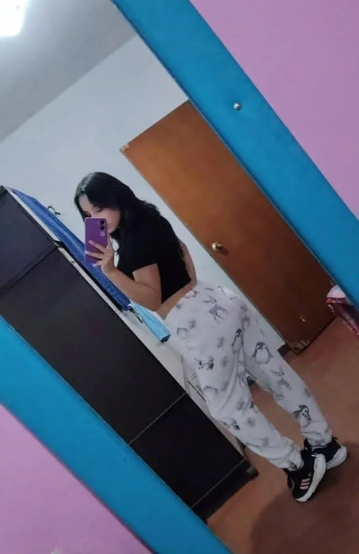 Girl in leggins, very hot, pretty ass main image