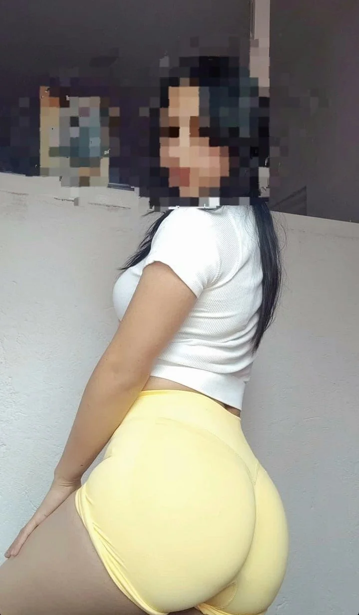 Girl in leggins, very hot, pretty ass image 3
