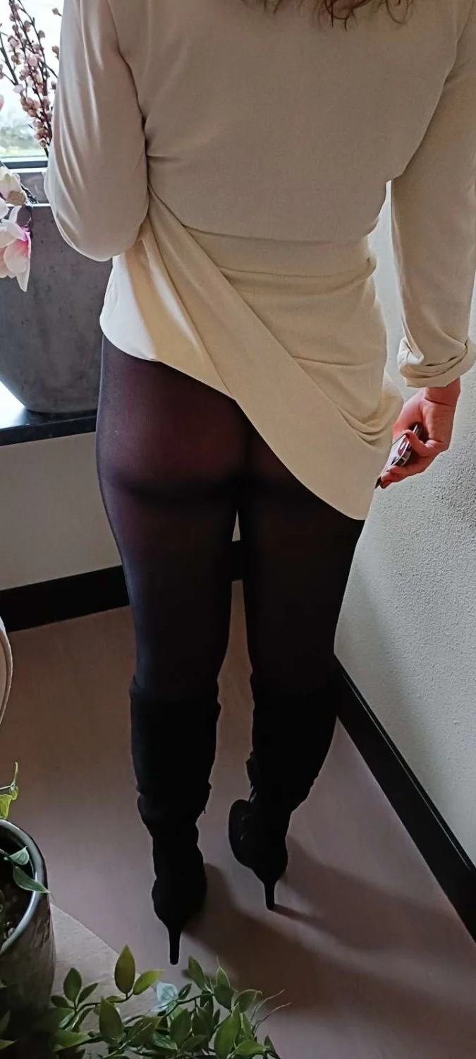 Cuck exposed his slut Danique image 3