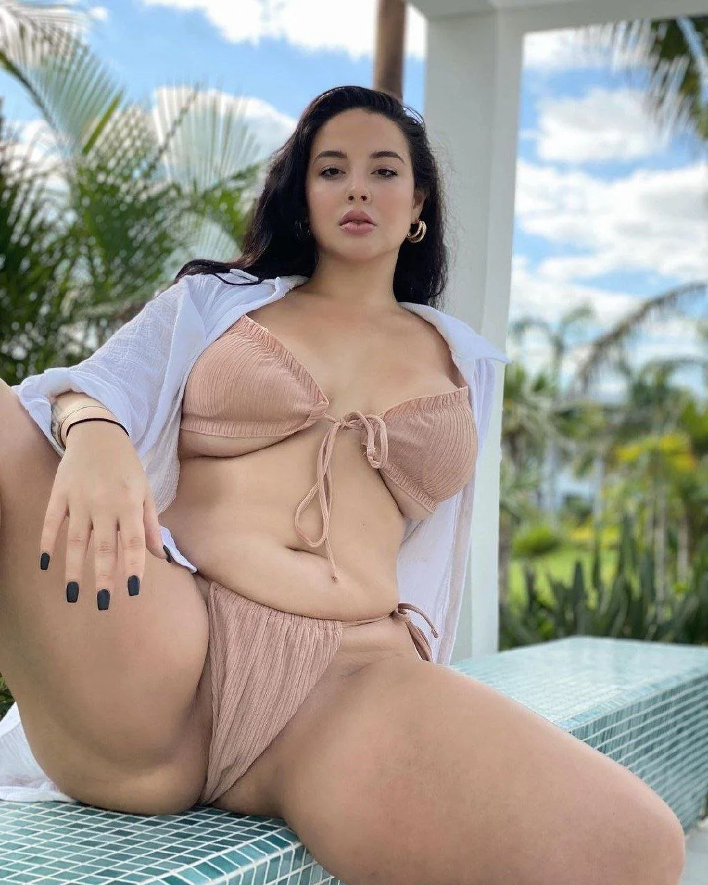 Public Curvy image 2