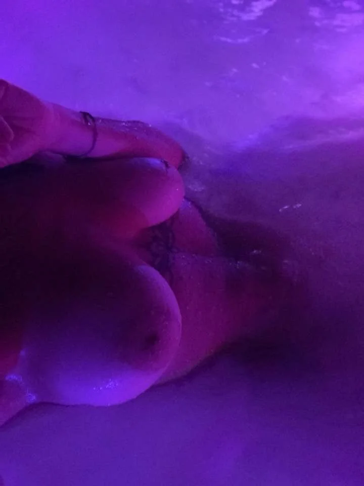 MILF kik slut Mia wants to be famous and degraded image 12