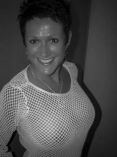 M'y friend hot aunt, I found this pics on her computer, I can give her kik, pm for more info cover image