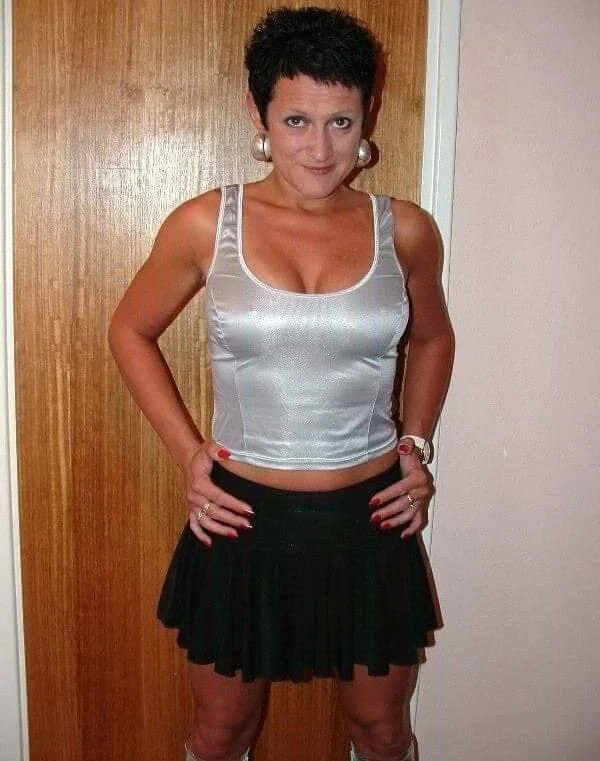 M'y friend hot aunt, I found this pics on her computer, I can give her kik, pm for more info image 4