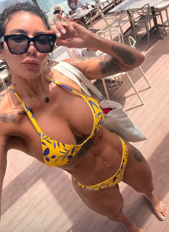 6'2 Tall Curvy Gorgeous Amazon amy image 2