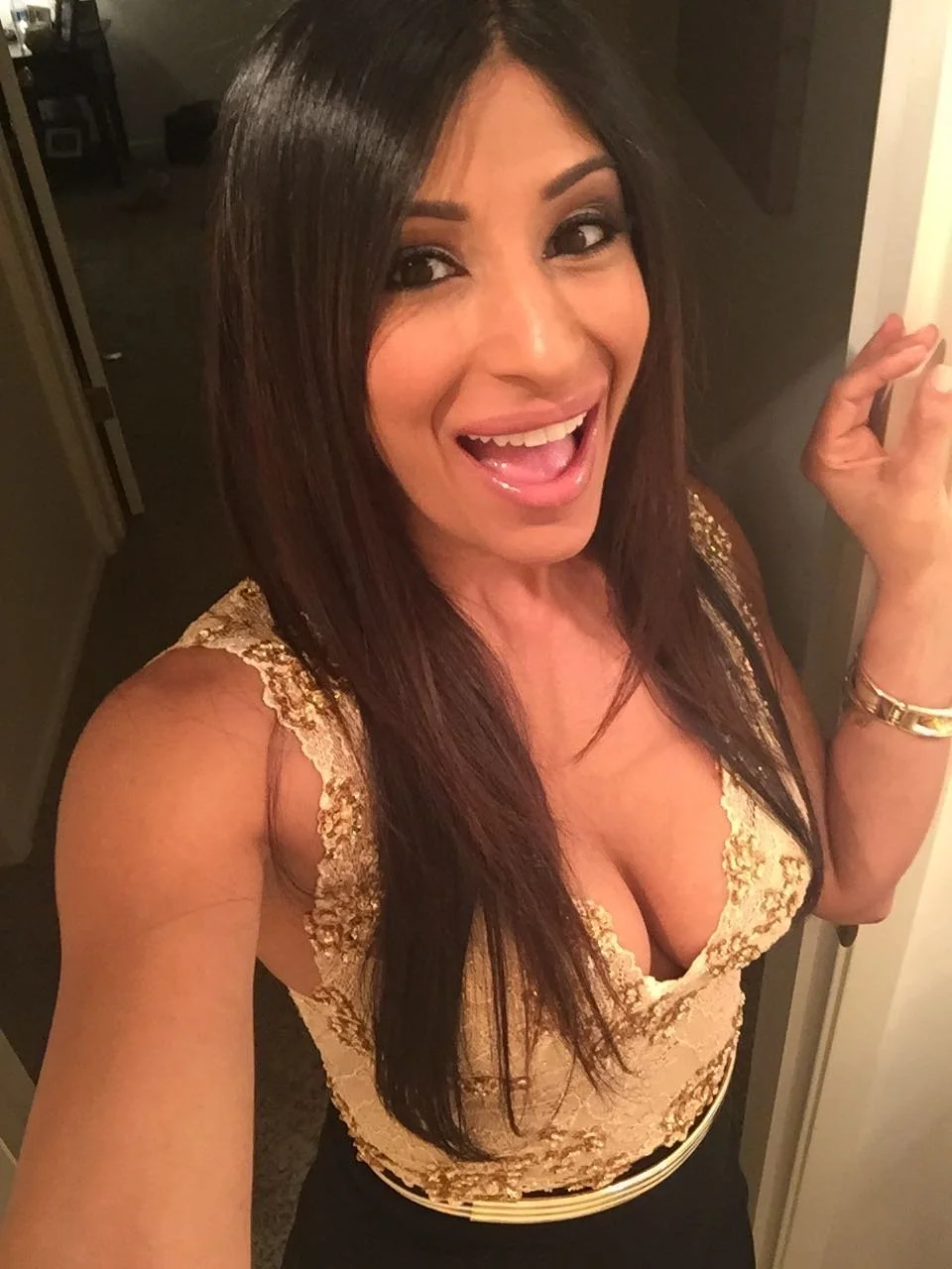 Sexy KIK hot wife showing off her fit body image 14