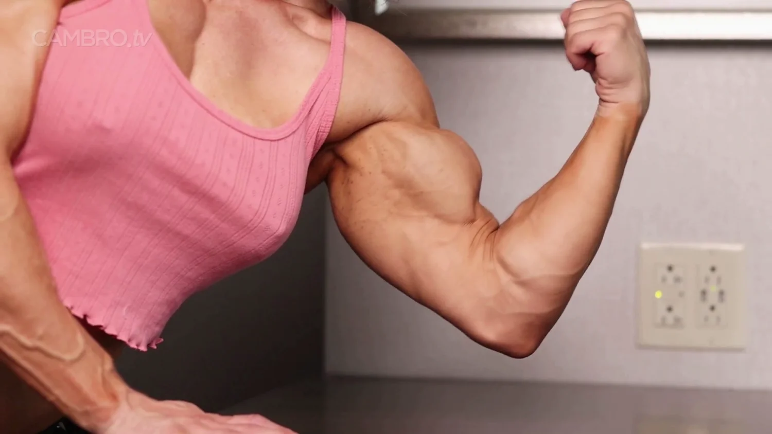 R3N3 M4RV3N - Biceps to die for image 3