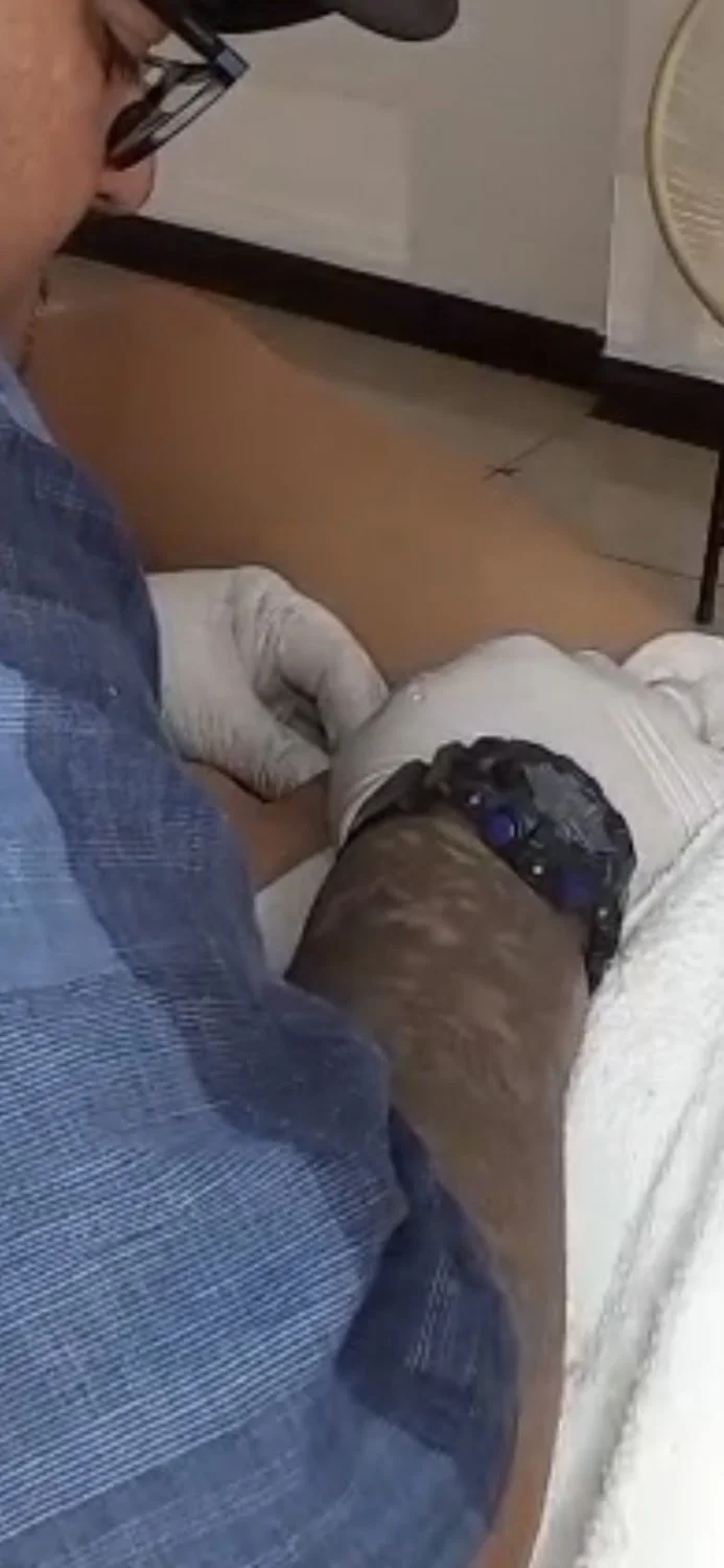 Al final para borrarse todo los atuajes se la terminó cogiendo image 16