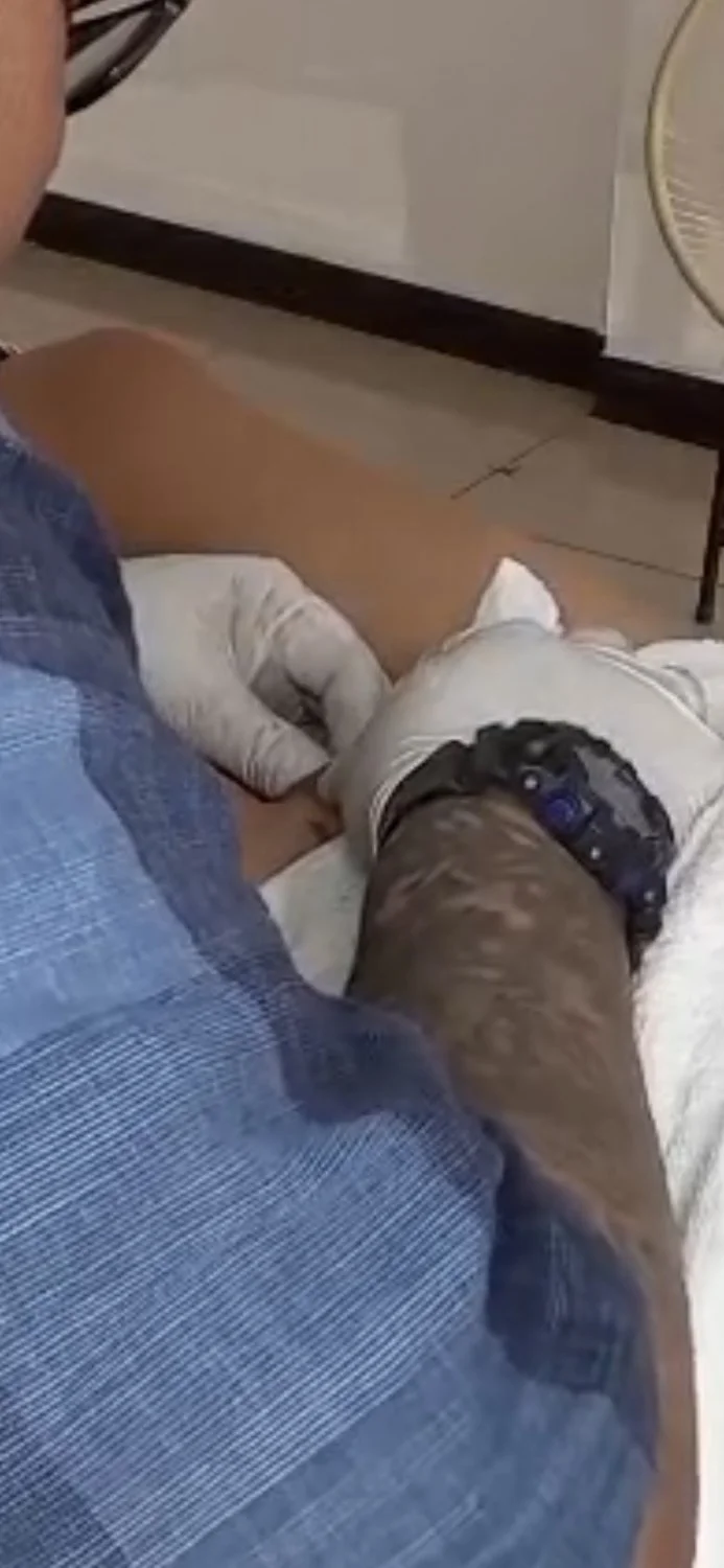 Al final para borrarse todo los atuajes se la terminó cogiendo image 18