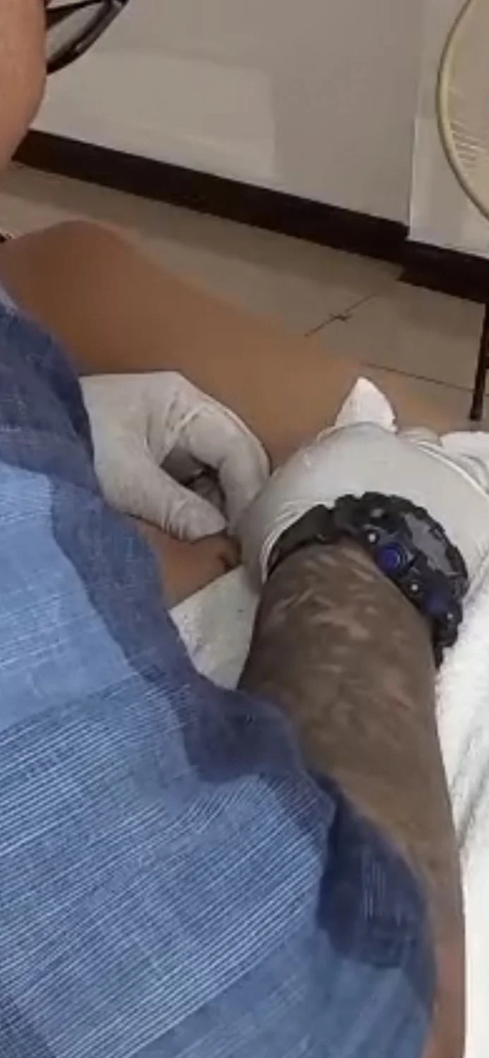 Al final para borrarse todo los atuajes se la terminó cogiendo image 19