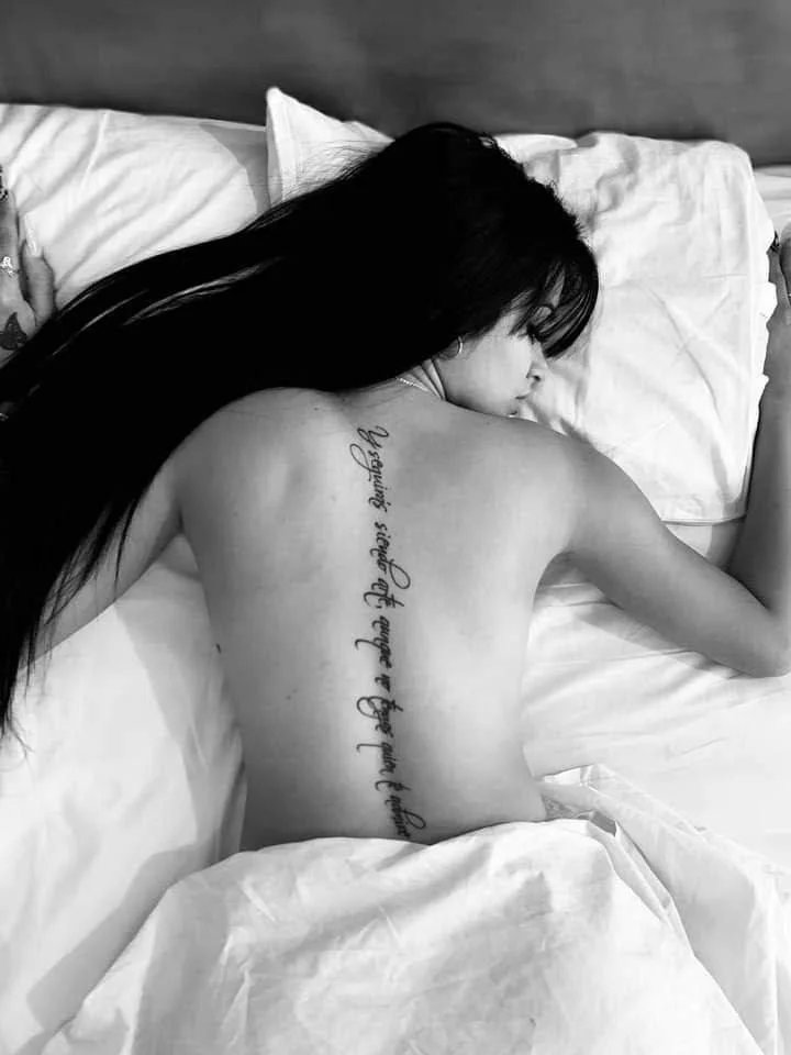 Cubana tatuada le manda videos al novio🔥🇨🇺 main image