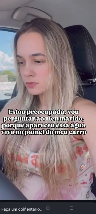 Loira casada exibe o peitão no insta e corno não se importa cover image