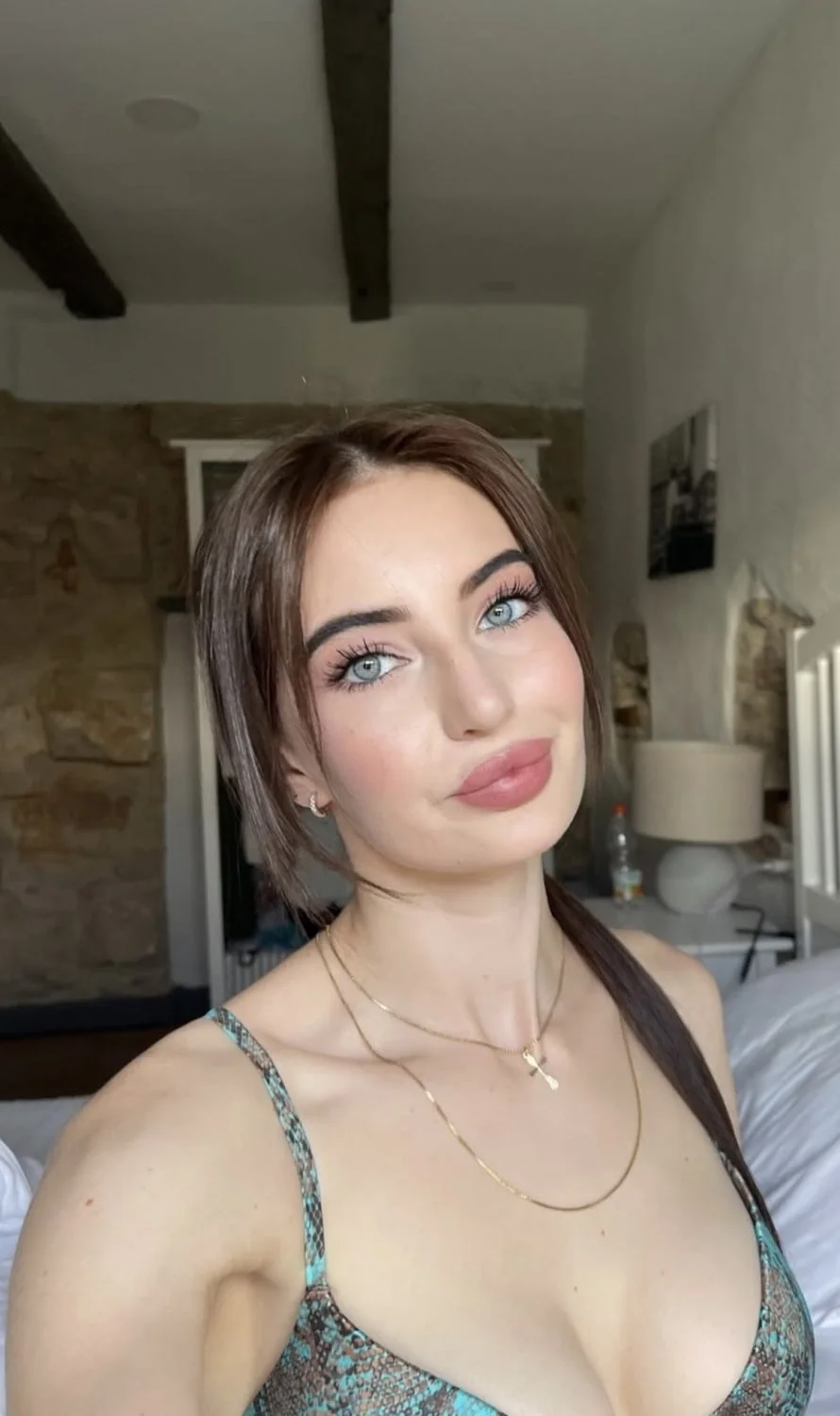 Insane body teen. Perfect body beautiful face. Big lips image 13