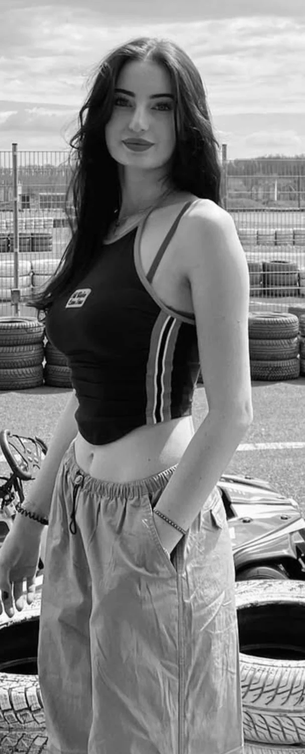 Insane body teen. Perfect body beautiful face. Big lips image 18