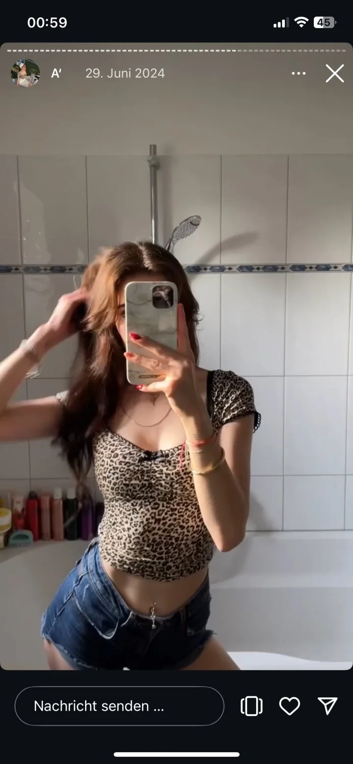 Insane body teen. Perfect body beautiful face. Big lips image 22