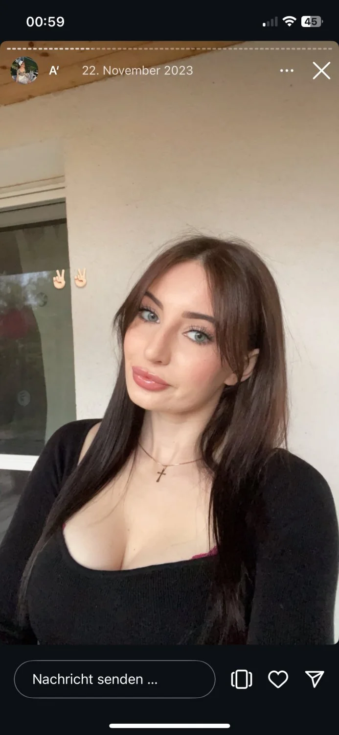 Insane body teen. Perfect body beautiful face. Big lips image 29