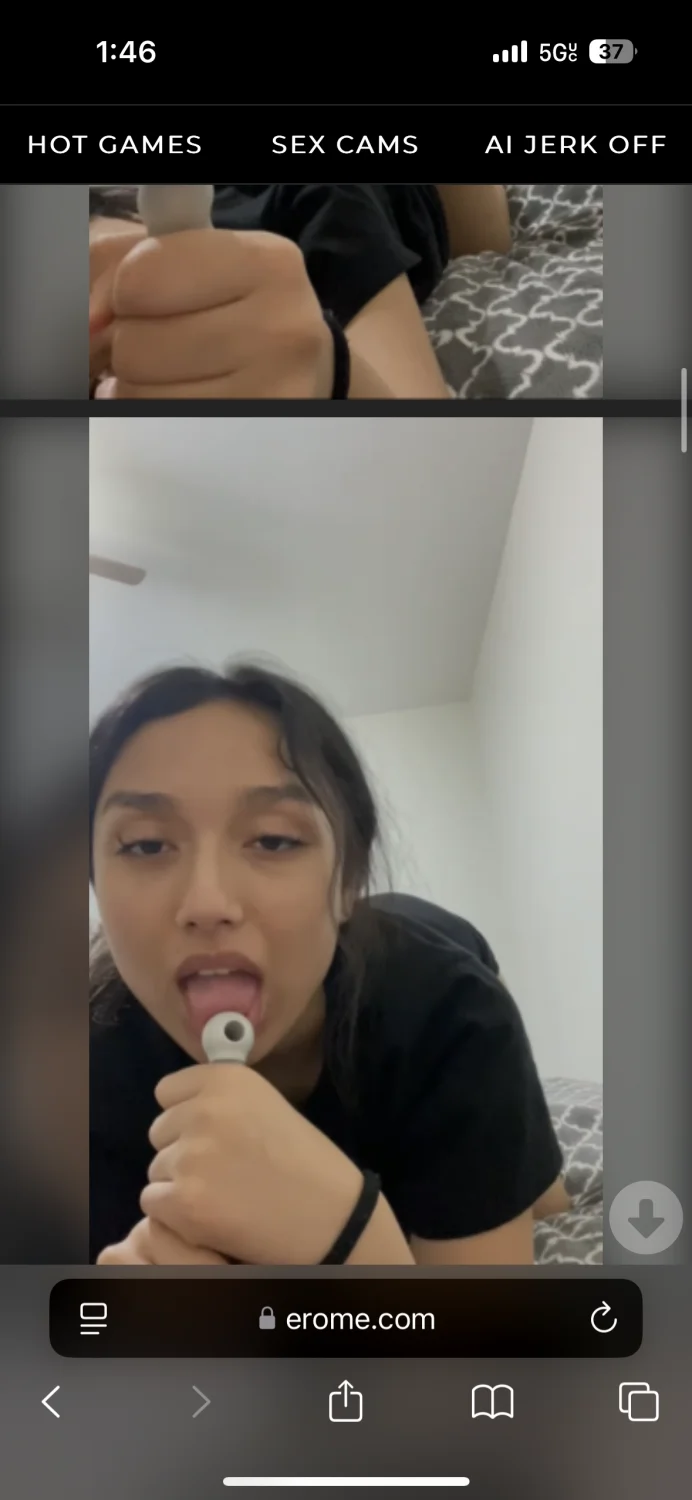 dose anyone have more of this baddie latina main image