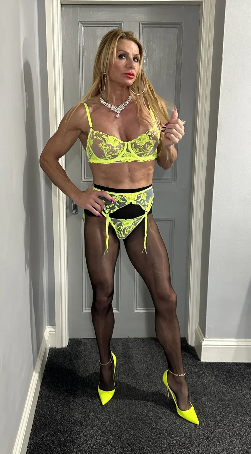 Sexy hot muscle milf exposing her fat meaty pussy lips 🥵🔥 image 41