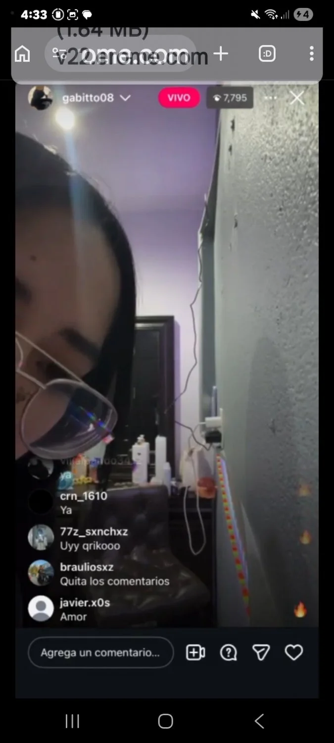 La Gabito live tits image 2