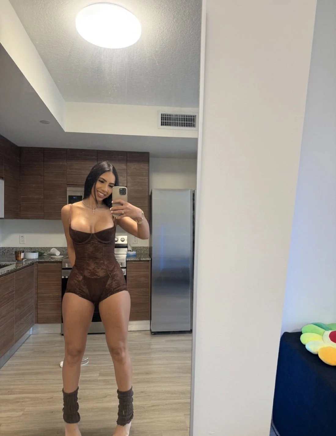 sexy brunette latina image 2