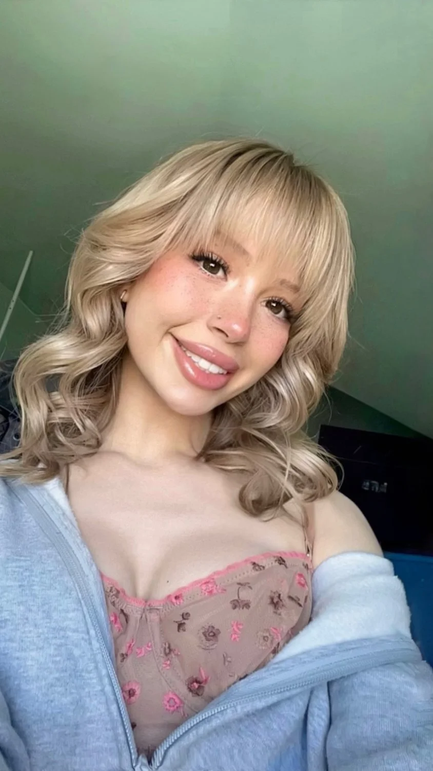 Thick and busty Canadian slut Ella image 2